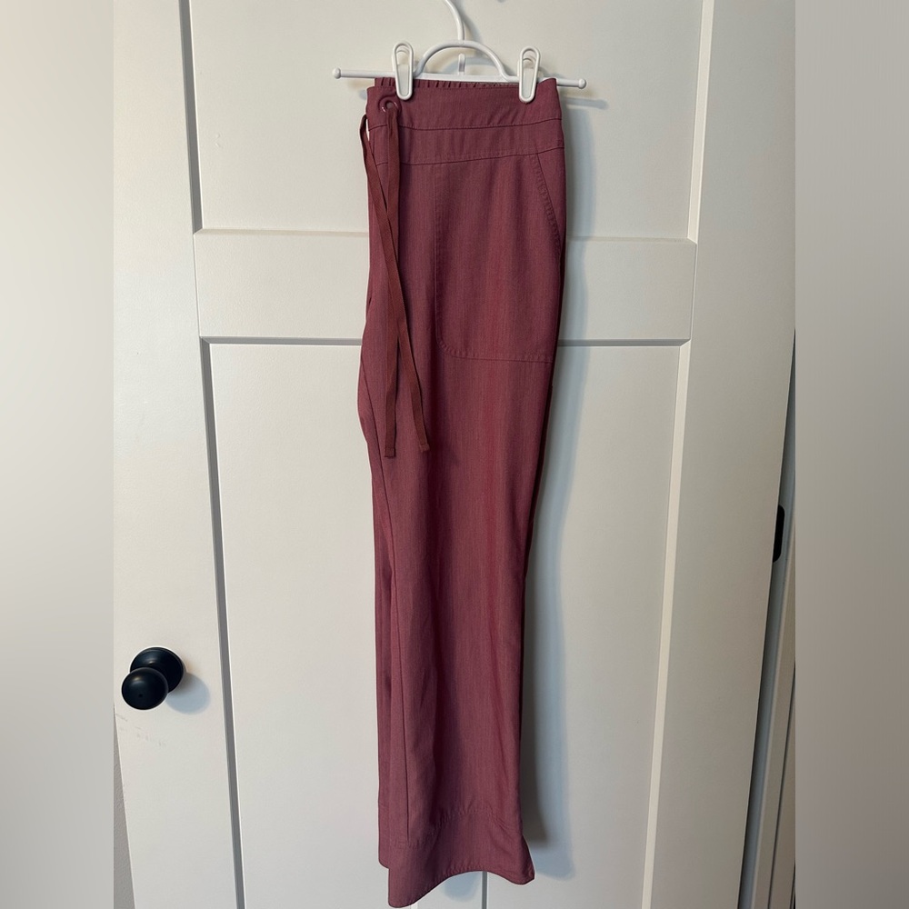 Scrub pants. Grey’s Anatomy signature. Excellent condition.